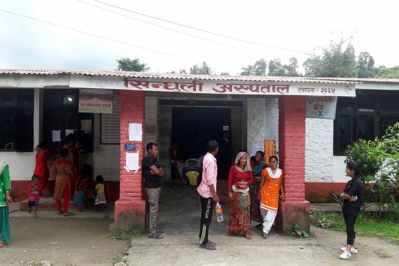  घरबेटीले बस्न दिएनन् स्वास्थ्यकर्मीलाई