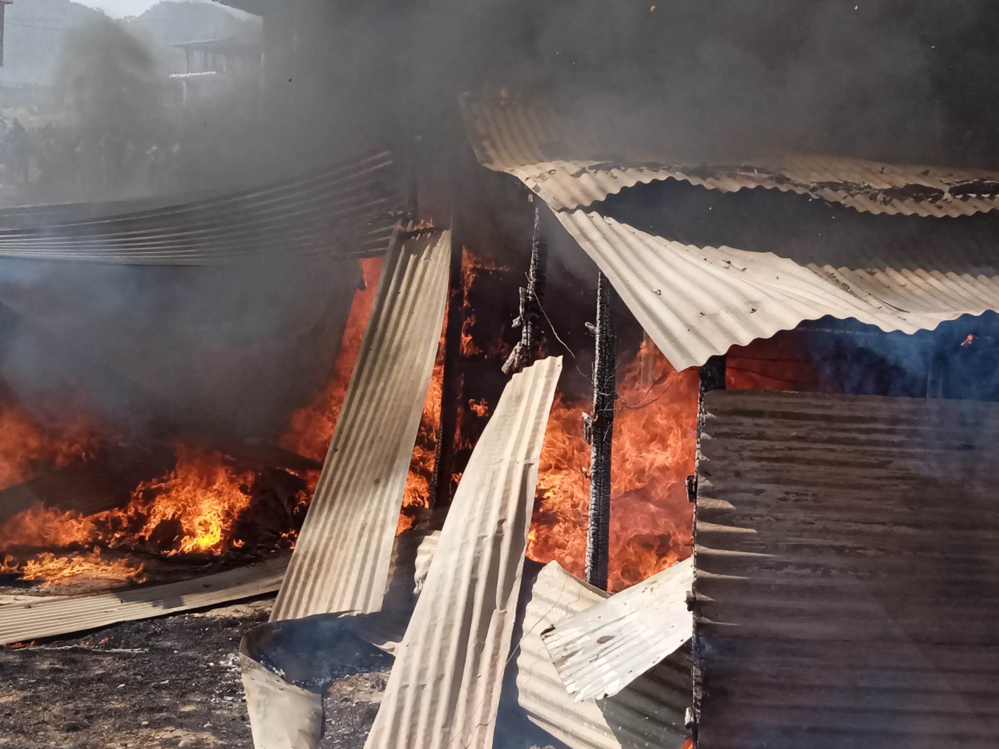 सल्यानको एक डसना पसलमा आगलागी 