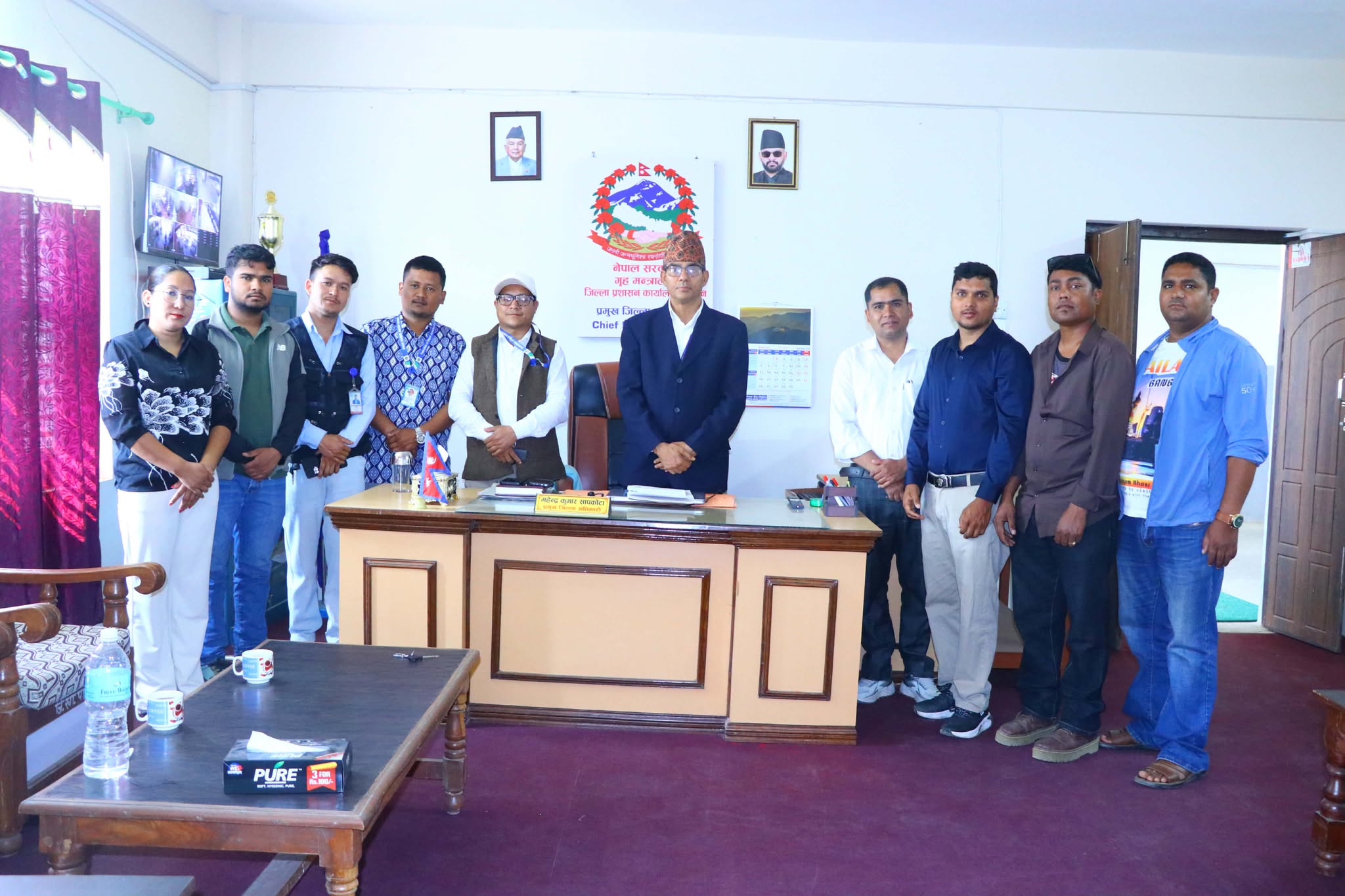 सरकारी विज्ञापन नीति विरुद्ध सल्यानबाट प्रधानमन्त्रीलाई ज्ञापनपत्र