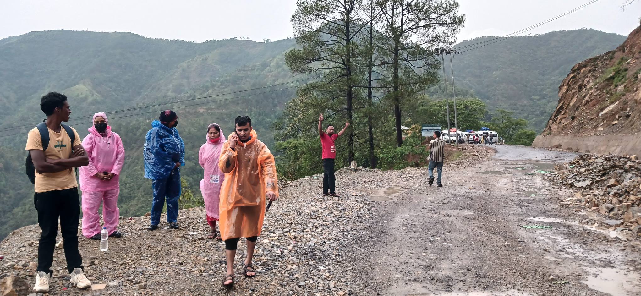 झन्डै १० घण्टा पछि एकतर्फी खुल्यो राप्ती राजमार्ग 