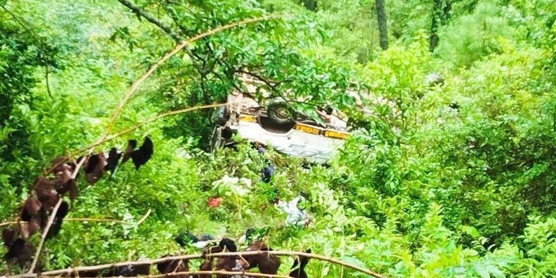 सल्यान गाडी दुर्घटना अपडेटः २ जनाको मृत्यु १४ घाइते  (विवरण सहित)