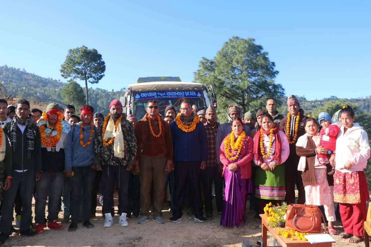 सल्यानको छत्रेश्वरी ५ सिरुवालीमा पहिलो पटक बस पुग्यो