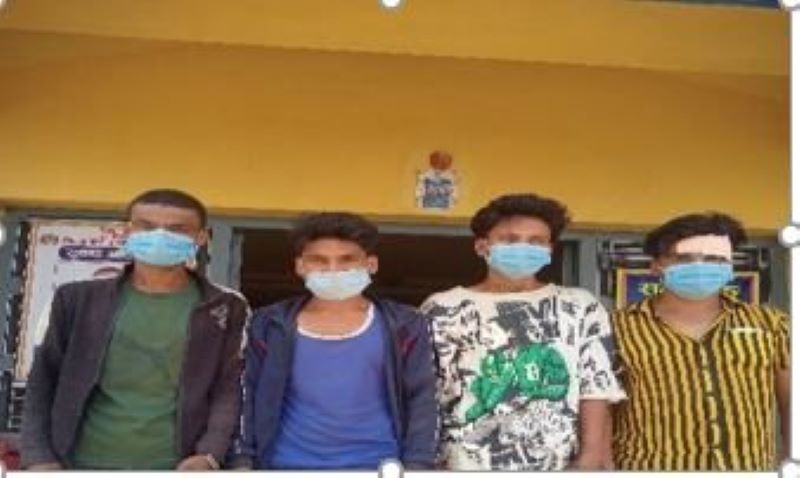 सल्यानमा यात्रुबहाक बसमा तोडफोड गर्ने चार पक्राउ 