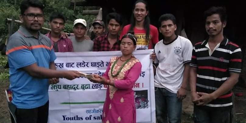 भिर बाट लडेका पीडित झुपबहादुर लाई १ लाख सहयोग हस्तान्तरण 