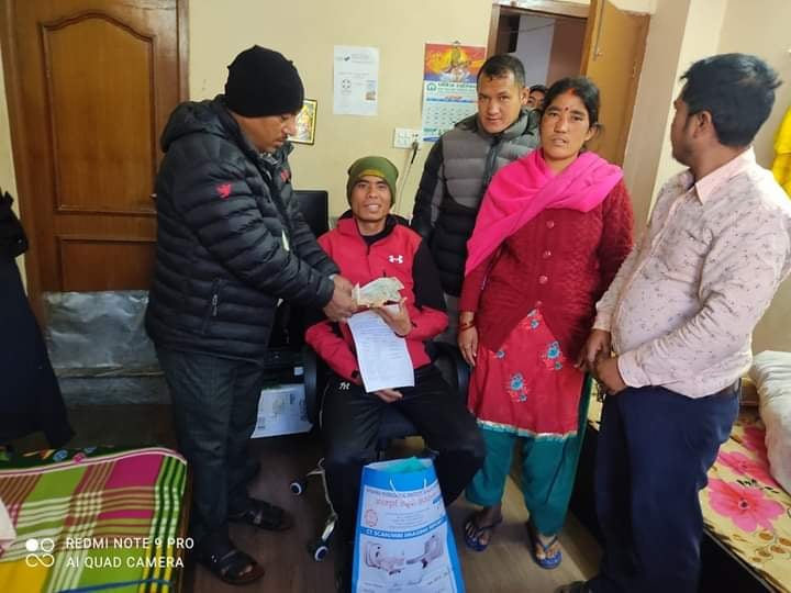 सल्यान- काठमाण्डौ सम्पर्क समितिद्धारा बस्नेतलाई आर्थिक सहयोग
