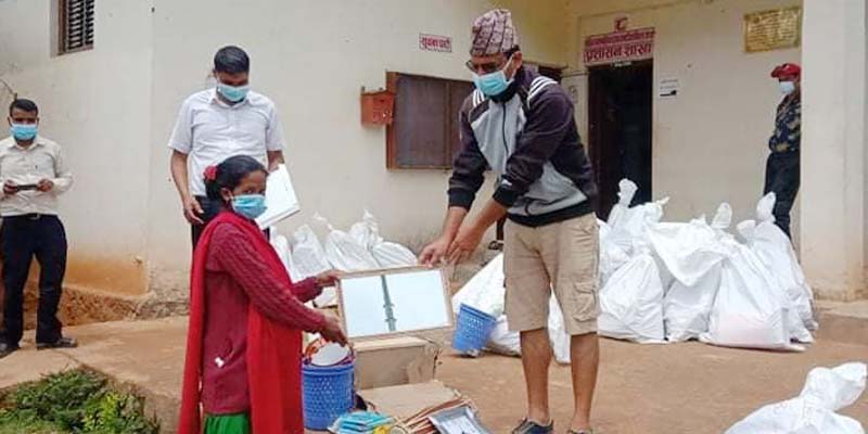 दार्मा गाउँपालिकाद्धारा ३७ बालविकासलाई शिक्षण सामाग्री हस्तान्तरण 
