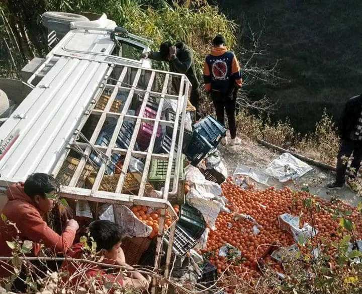 सल्यानमा सुन्तला बोकेको जिप दुर्घटना हुँदा चालकको मृत्यु 