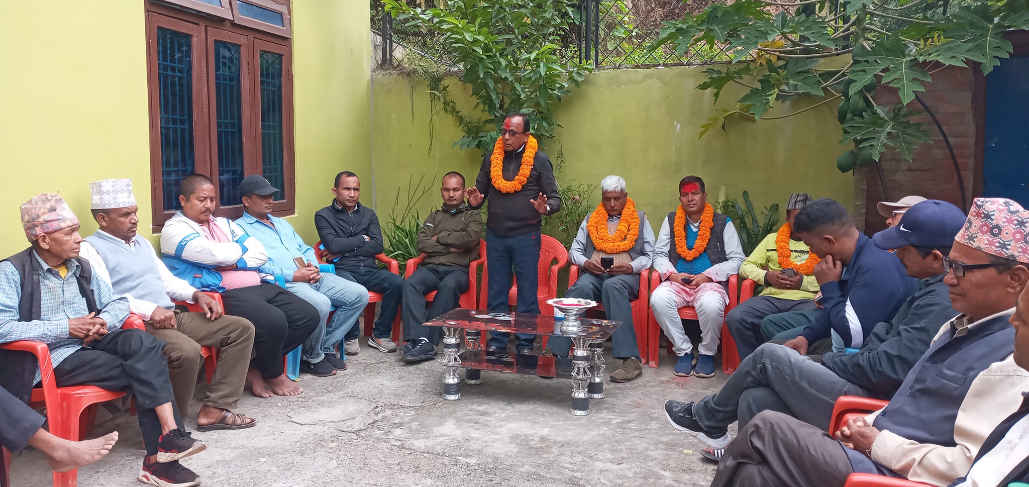 चुनावी चहलपहलः  दल मतदाताको घरदैलोमा