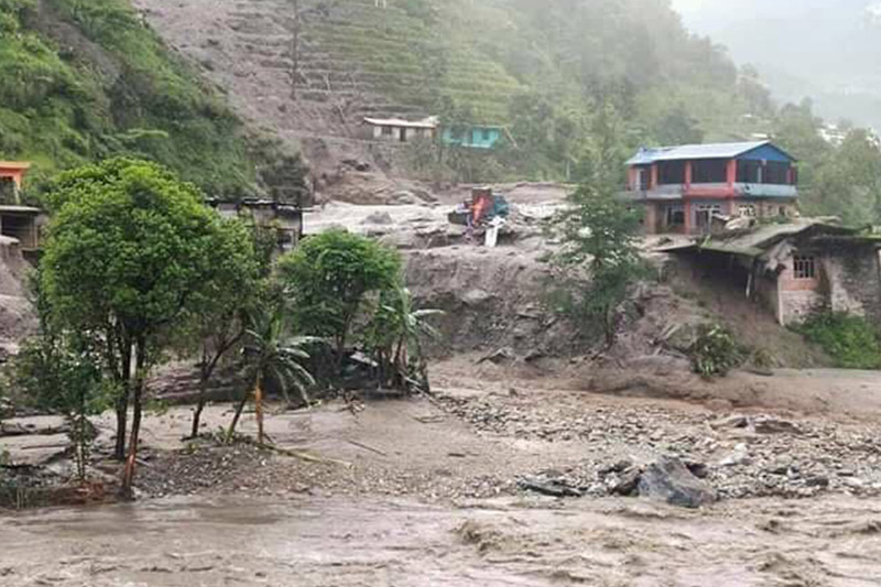 सिन्धुपाल्चोक पहिरोमा परी दुई जनाको मृत्यु , १८ बेपत्ता