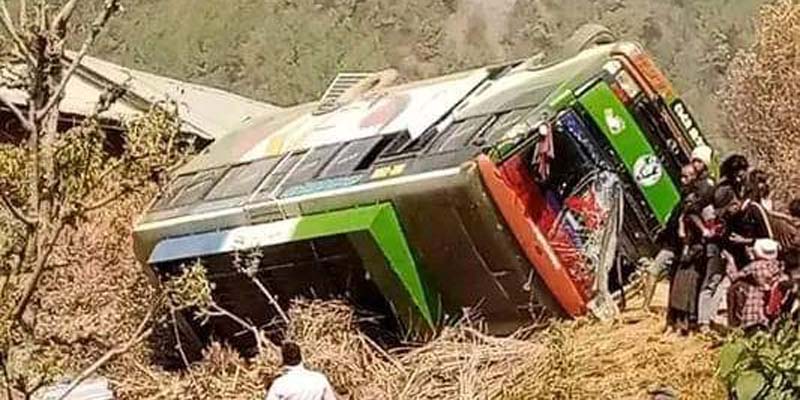 सल्यानमा यात्रु बहाक बस दुर्घंटना, तीन घाइते 