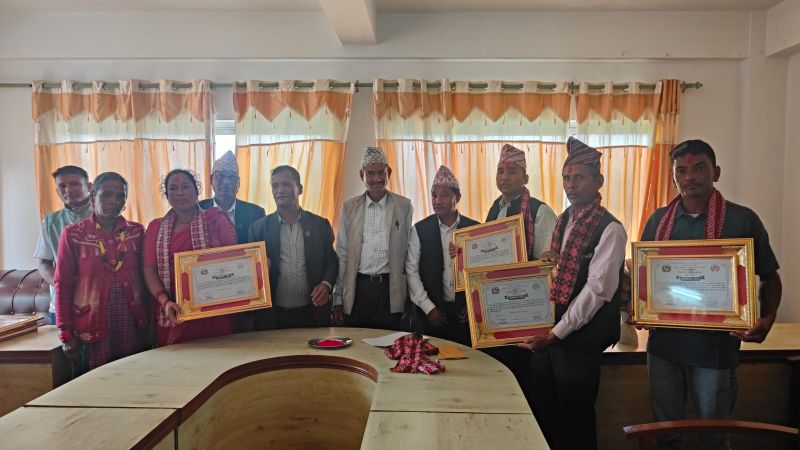 उत्कृष्ट कार्य गर्ने सल्यानका छ वन समूहलाई सम्मान 