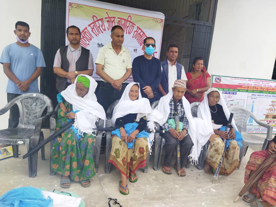 सल्यान कालिमाटीमा जेष्ठ नागरिकलाई सम्मान
