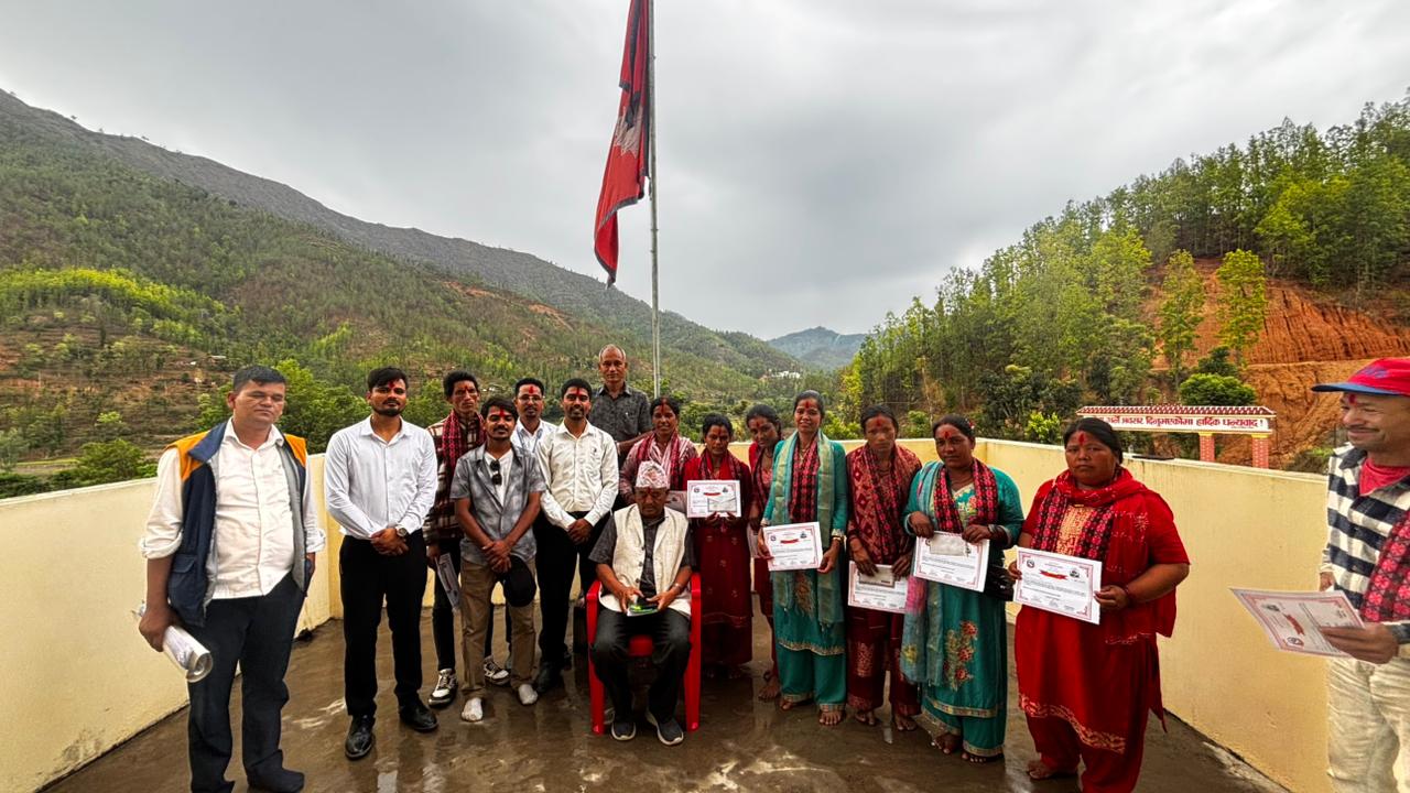 उत्कृष्ट कार्यसम्पादन गर्ने श्रमिकलाई कुमाख गाउँपालिकाद्वारा सम्मान