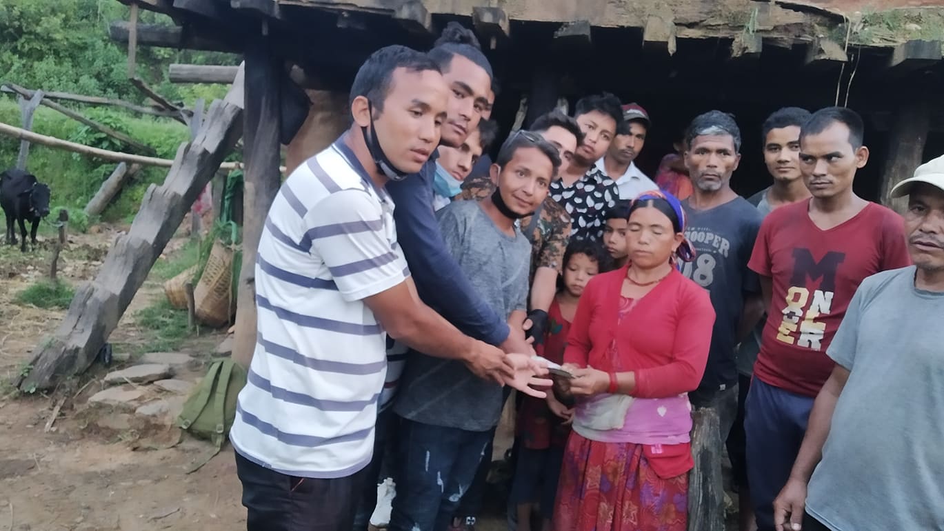 युथ अफ ग्रुप सल्यानले गर्‍यो ७० हजार आर्थिक सहयोग 
