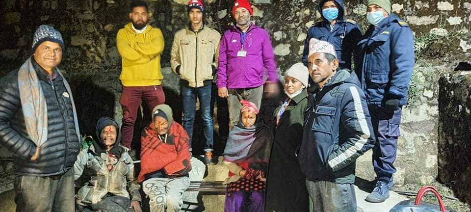 सल्यानका सडकमा अलपत्र नौ जनाको उद्दार 