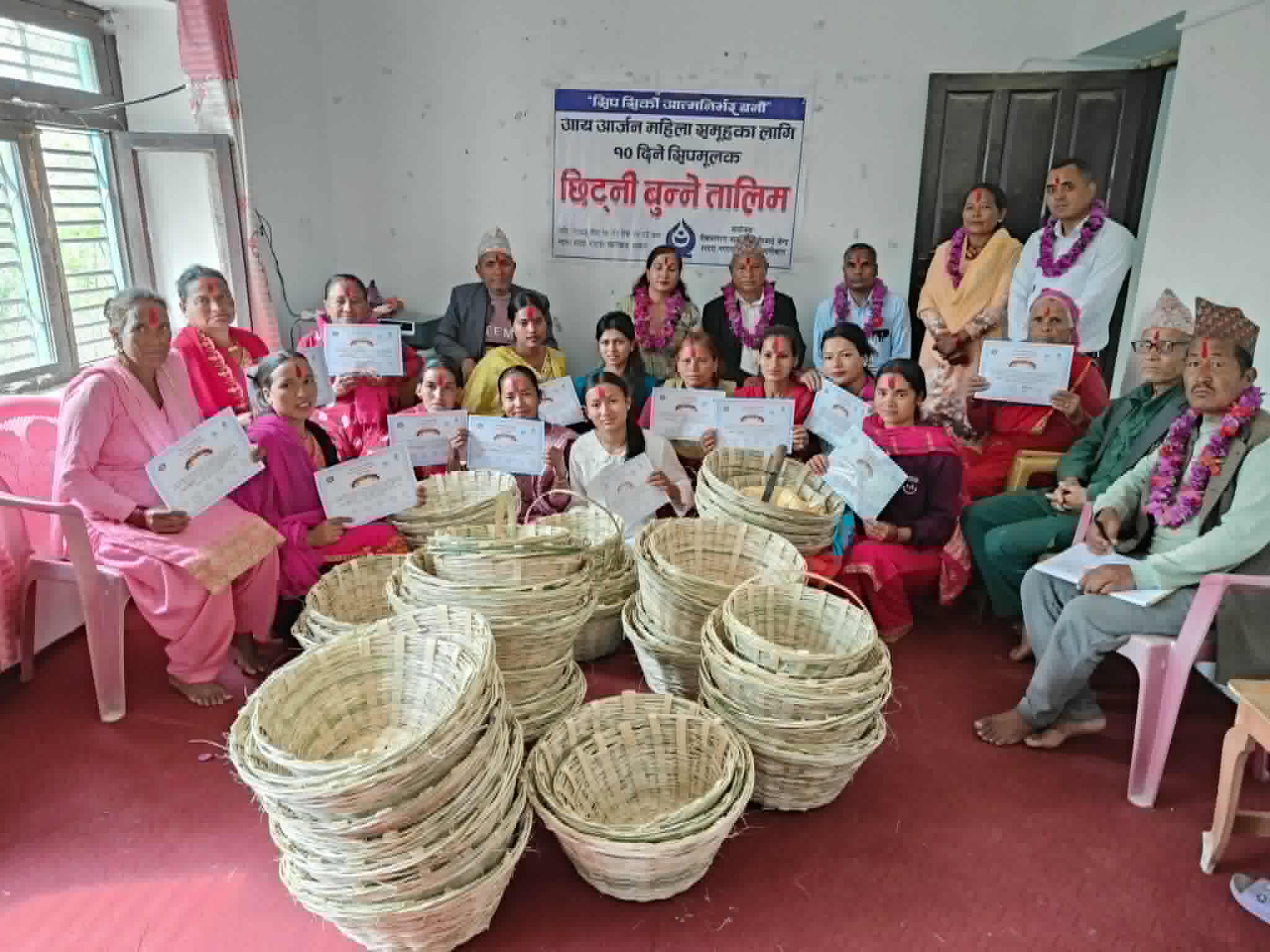 सल्यानमा बाँसका सामाग्रीबाट आयआर्जन गर्न महिलालाई तालिम, व्यवसायिक बन्ने योजना 