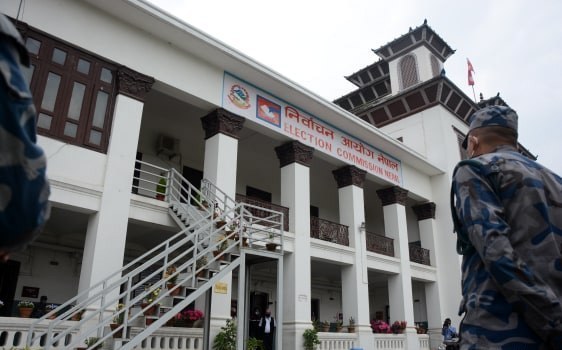 निर्वाचन आयोगमा नेकपा एमाले दर्ताका लागि निवेदन