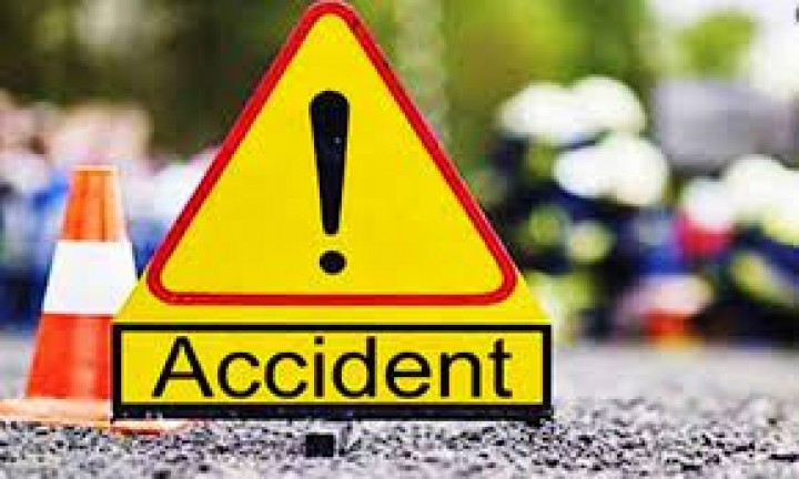 सल्यानमा गुडिरहेको जिपबाट खस्दा एक घाइते