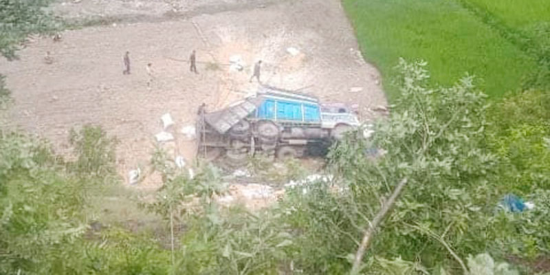 सल्यानमा ट्रक दुर्घटना : चालक र सहचालक घाइते