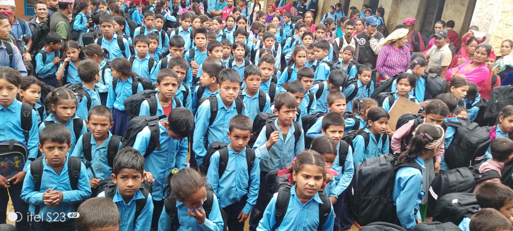 सल्यान दार्माका ७ सय ८० बालबालिकाहरुलाइ शैक्षिक सामाग्री वितरण