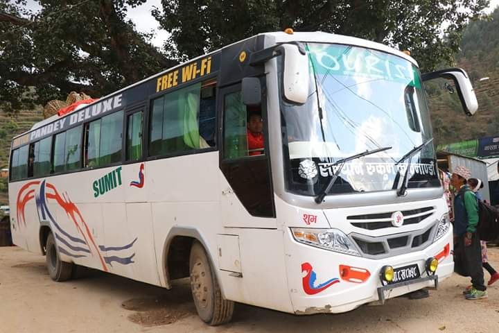 लामो दूरीका सवारीसाधनमा रोक 