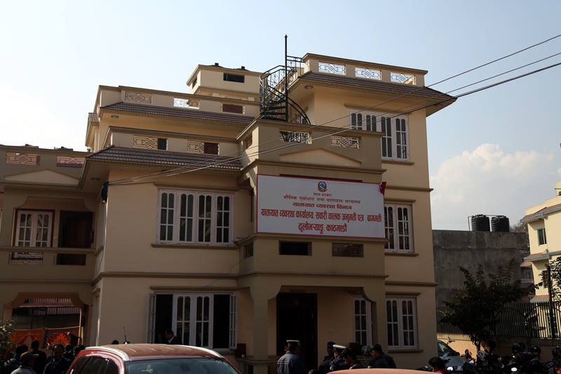 यातायात व्यवस्था कार्यालयले भन्यो : ट्याक्सीको मापदण्ड मान्दैनौं