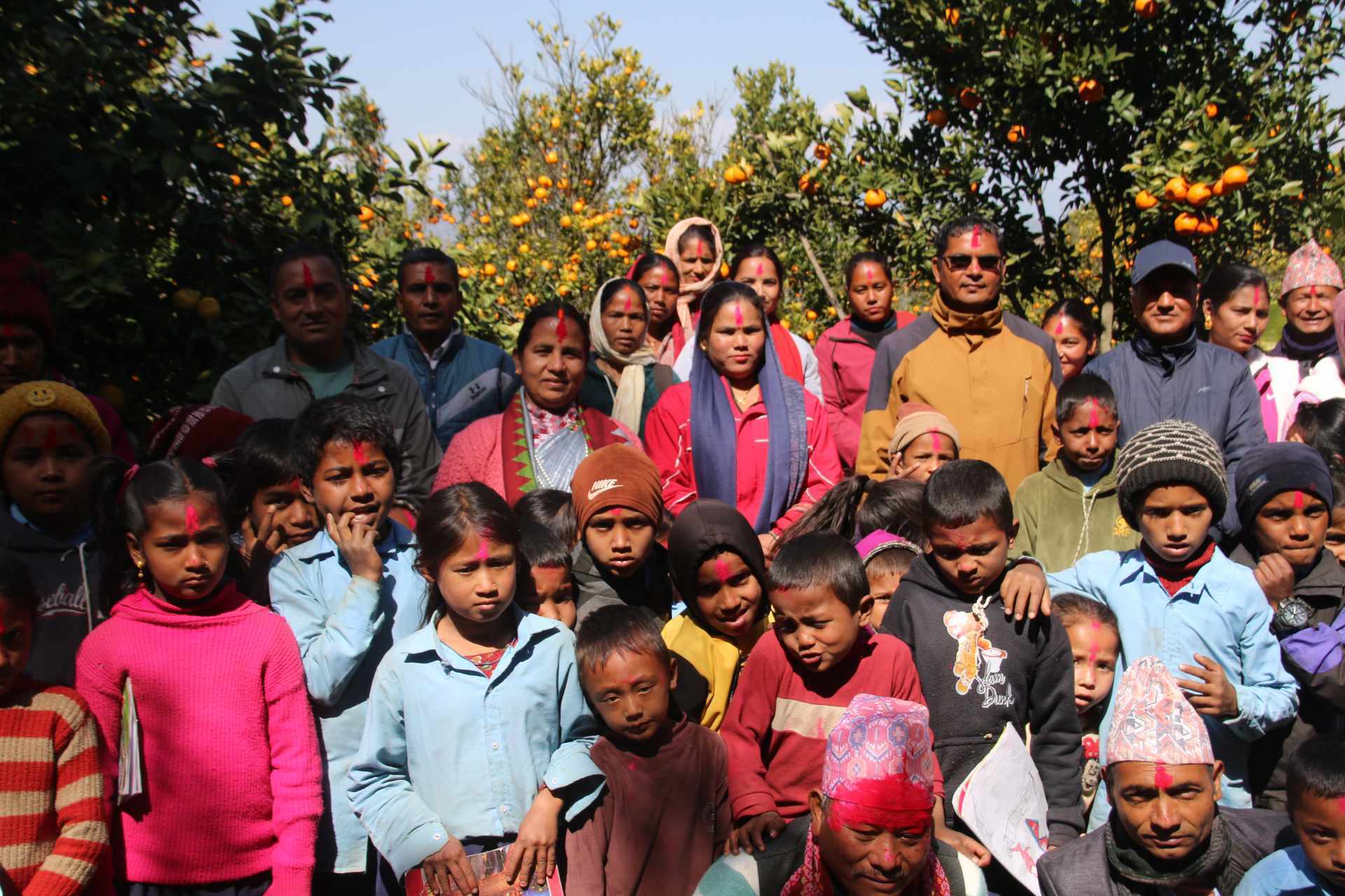  किसानको सुन्तला बगैचामा सल्यान छत्रेश्वरीका विद्यार्थी 