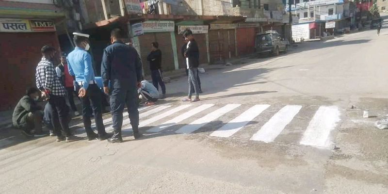 सल्यानमा बन्दकर्ता र प्रहरी जेब्राक्रस निर्माणमा व्यस्त 