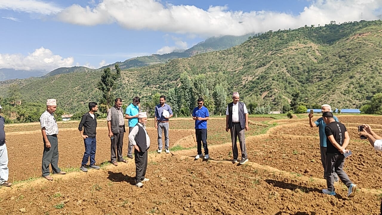 सल्यान र सुर्खेतका खडेरी प्रभावित क्षेत्रमा प्रदेश सरकारको अध्ययन टोली