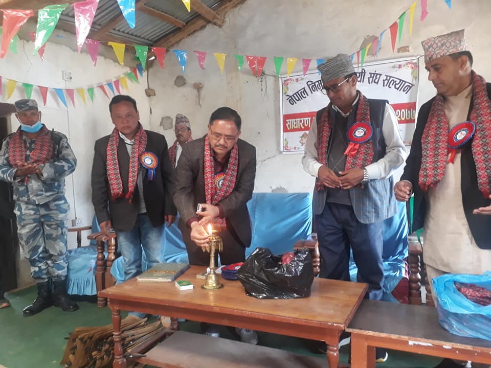  काम नहुनेले निर्माण व्यवसायीको लाइसेन्स बनाउने होइनः टोप बहादुर रायमाझी