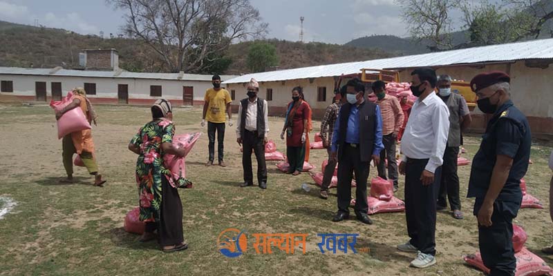 बनगाड कुपिण्डे नगरपालिकामा  राहत वितरण सुरु