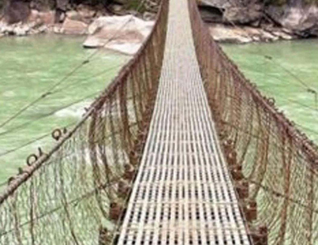 जाजरकोट -सल्यान जोड्ने झोलुंगे पुल पहिरोले बगाउँदा आवतजावतमा समस्या