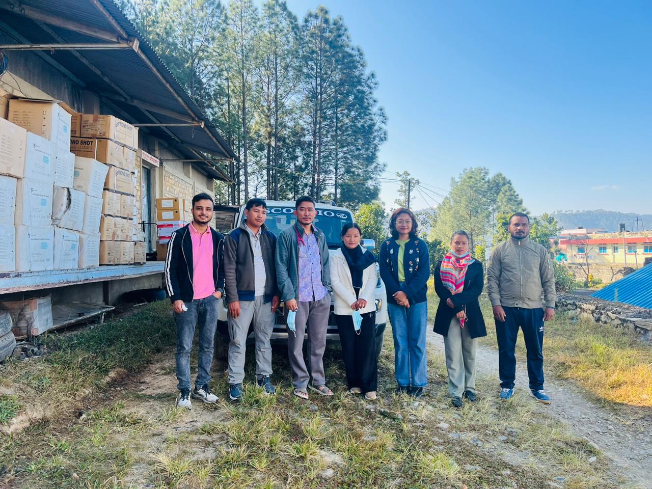 सल्यानबाट औषधिसहितको चिकित्सकको टोली जाजरकोट