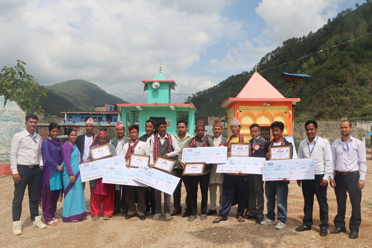 सल्यानमा उत्कृष्ट कृषक पुरस्कारबाट छ किसान सम्मानित 