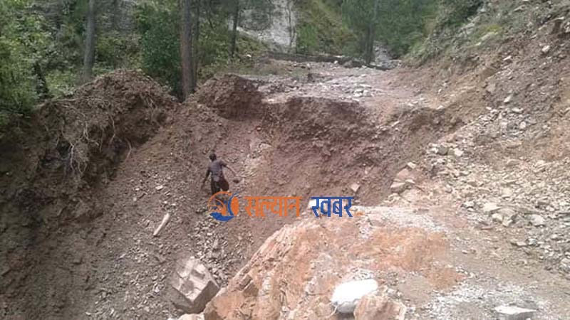सल्ली–चौरजहारी–डोल्पा सडक वर्षाले अवरुद्ध 
