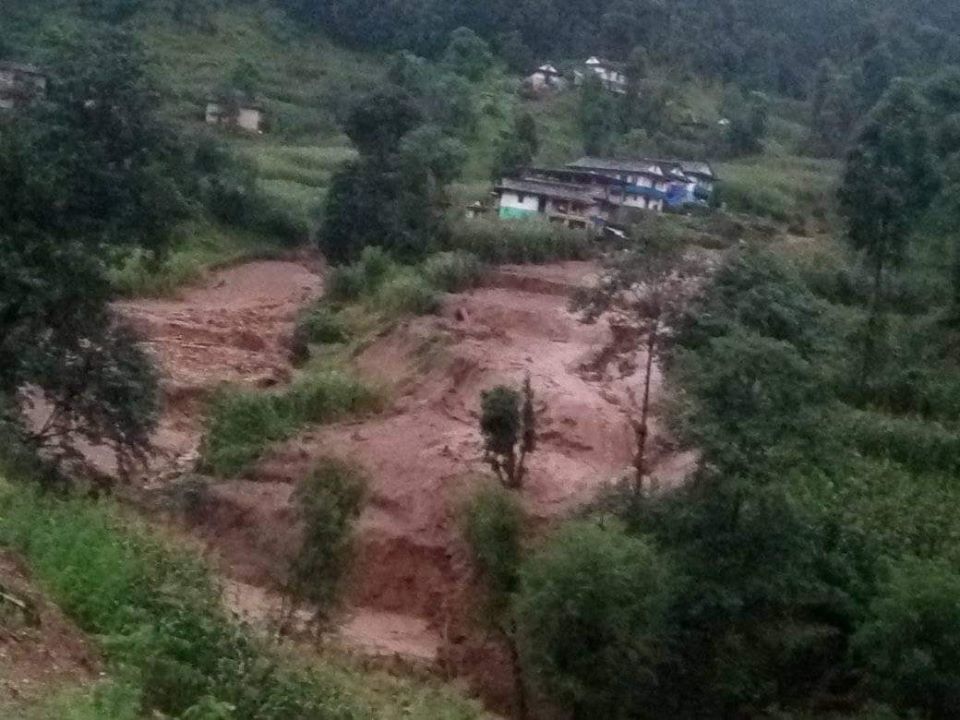 वाफुँखोलाका २५ घर परिवार विस्थापित 