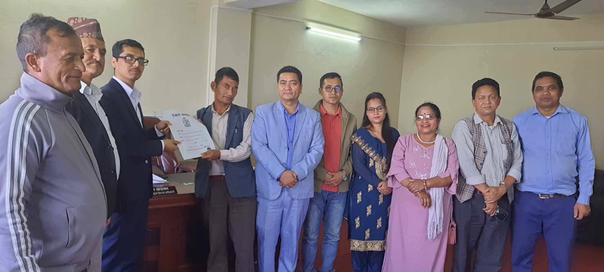 माओवादी केन्द्र सल्यानद्धारा जिल्ला प्रशासन कार्यालय लगायत दशै पालिकामा मागपत्र पेश 