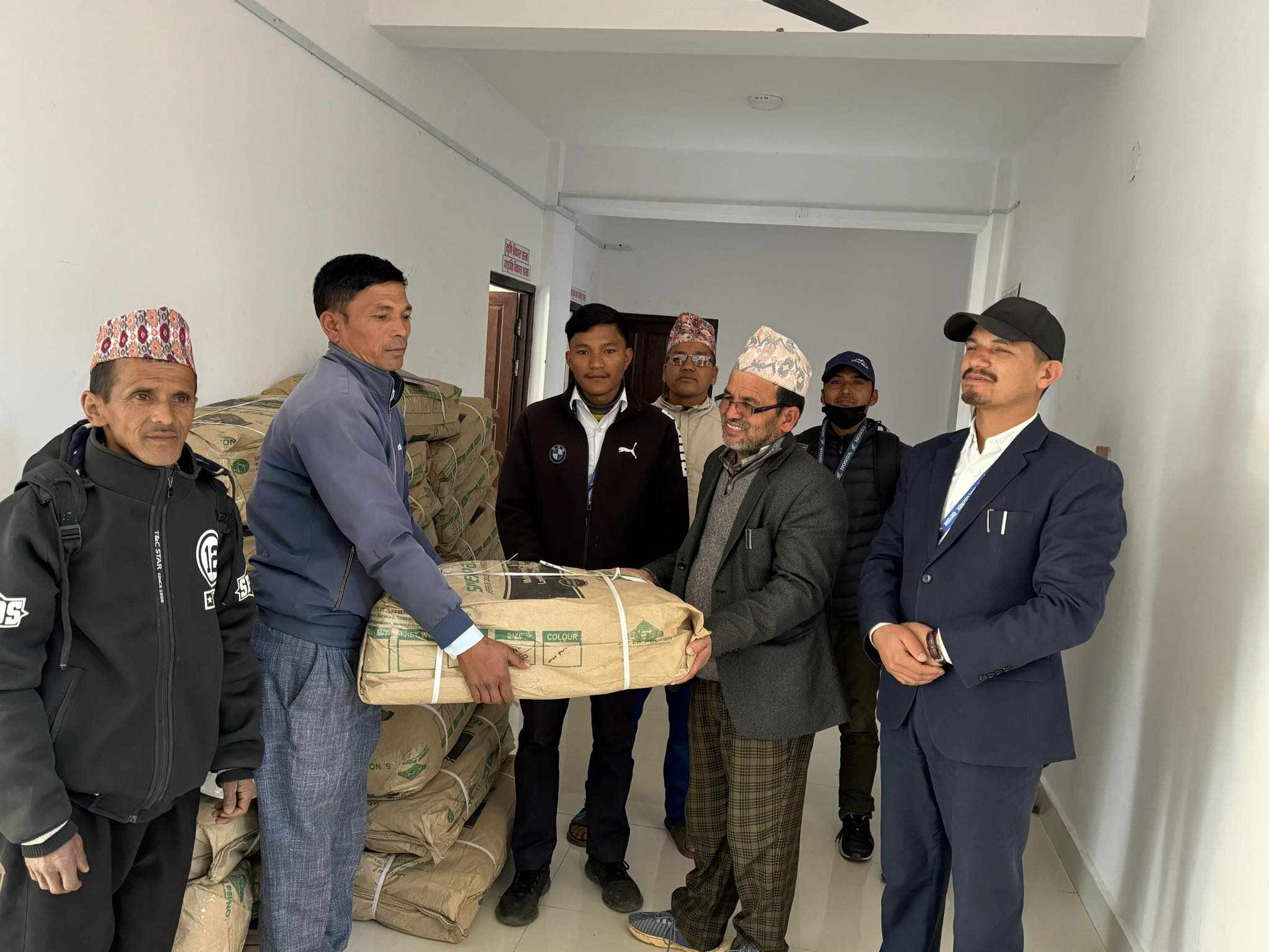 सल्यानको बनगाडमा किसानलाई दुई सय प्लास्टिक टनेल वितरण 