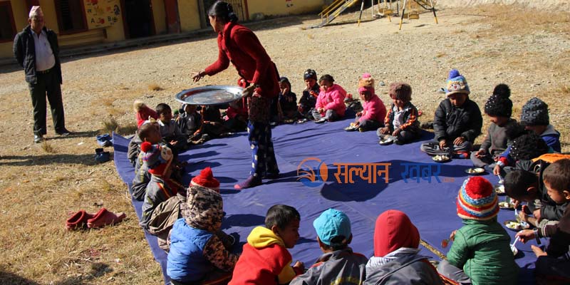 दिवा खाजाको व्यवस्थाले नियमित उपस्थित हुन्छन् विद्यार्थी 