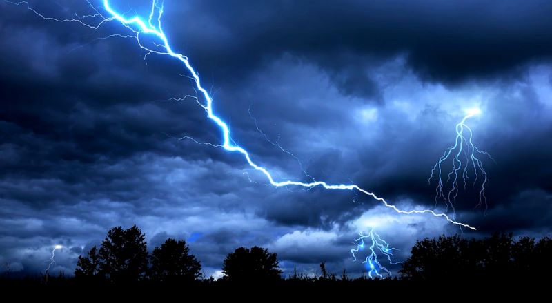 सल्यानमा चट्याङ लागेर चार जना घाइते 