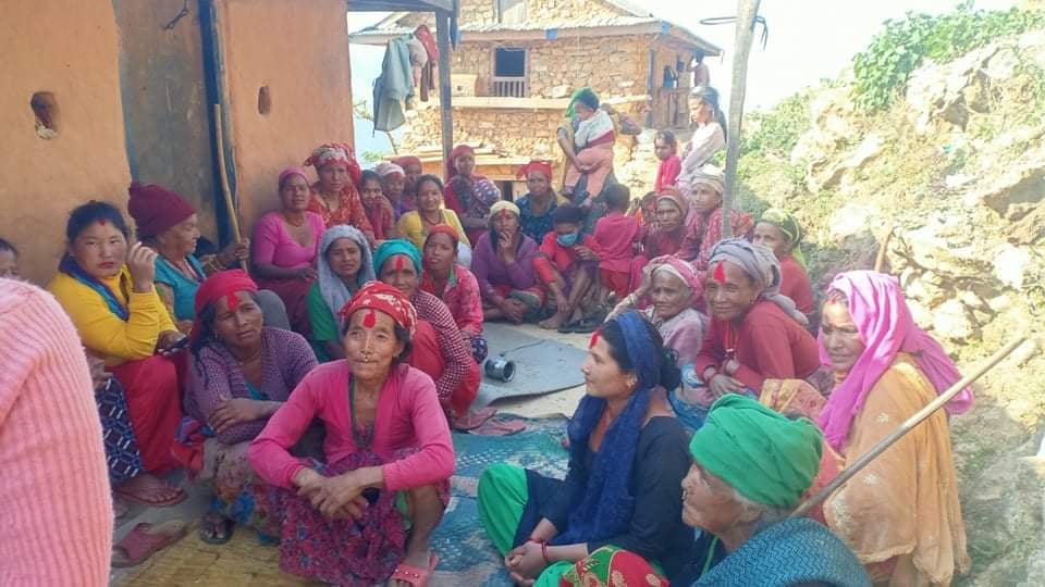 टोलटोलमा माओवादीले महिला संघ गठन गर्दै 