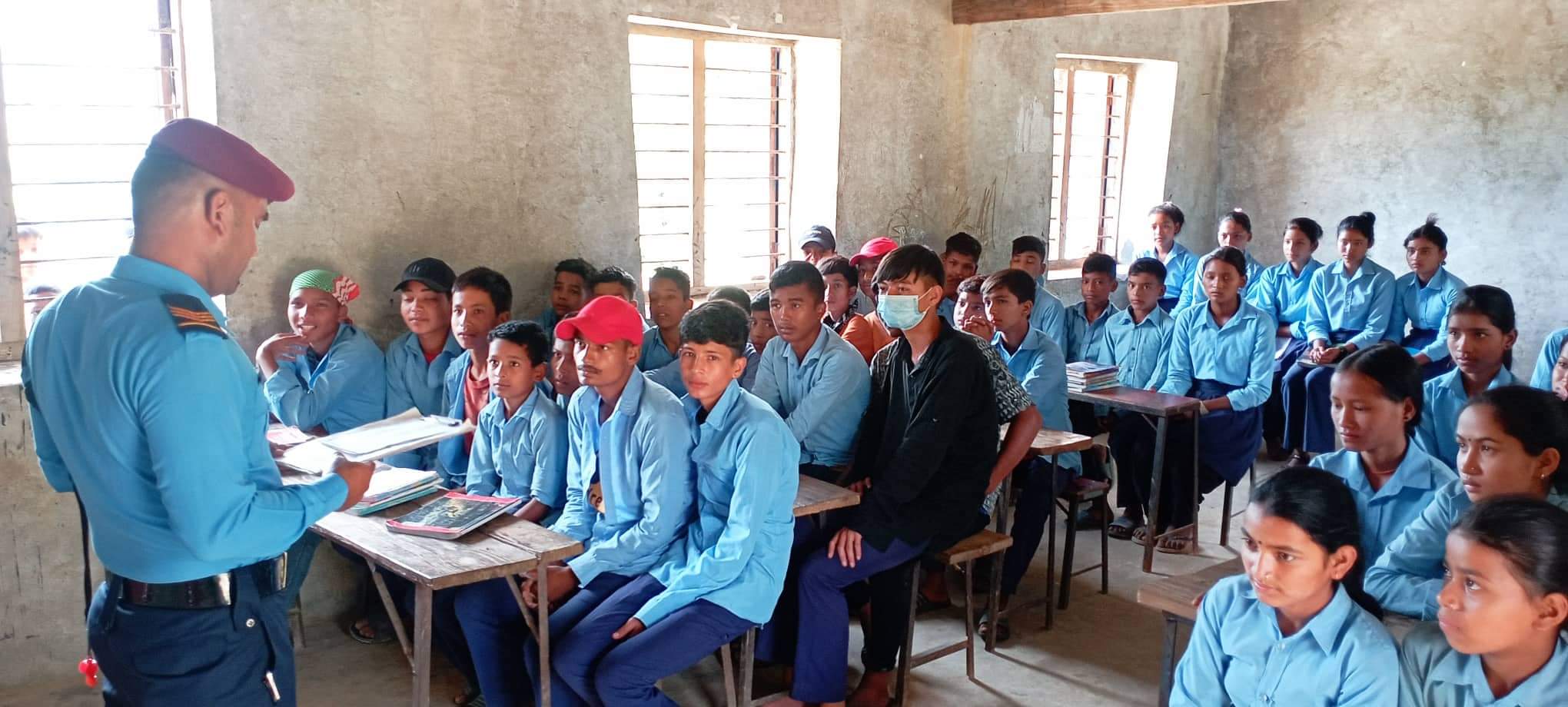 बालविवाह न्यूनीकरणबारे चेतना फैलाउँदै सल्यान प्रहरी