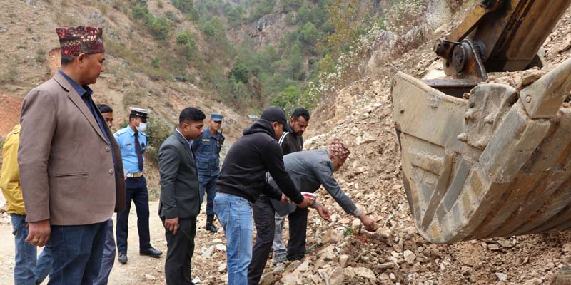 ट्याक खोलेको १५ वर्षपछि ढोरचौर –छापडाँडा –सल्लीबजार सडकको स्तरोन्नति 