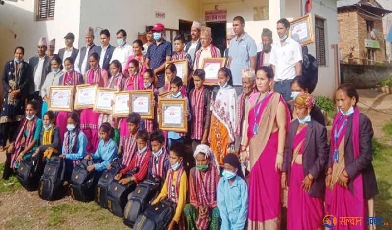 नवजागरण प्राथमिक विद्यालय दार्माको वर्ष विद्यालय घोषित 