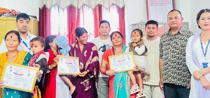 सल्यान छत्रेश्वरीमा २३ पटक तौल लिएका बालबालिकालाई सम्मान र पुरस्कार 