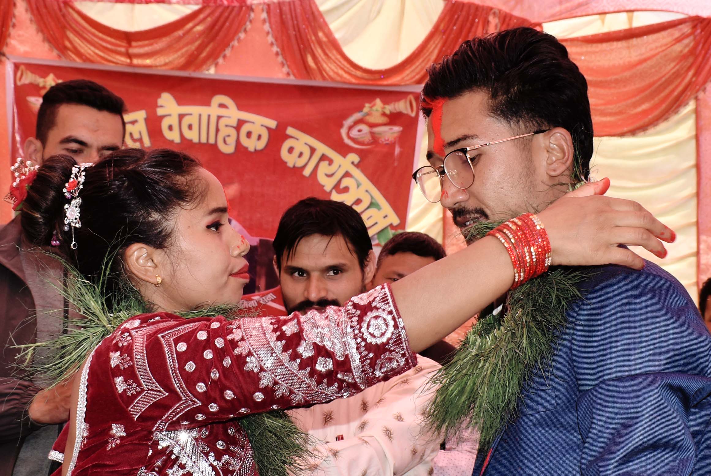 सल्यानमा नवदम्पतीद्धारा विवाह खर्च कटाएर विद्यालयमा अक्षयकोष 