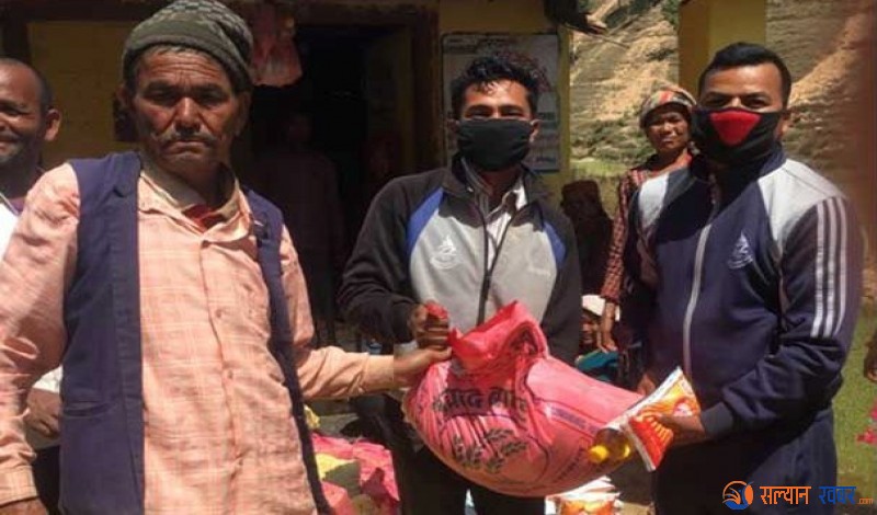 सिद्ध कुमाख  गाउँपालिका दुईमा राहत वितरण 