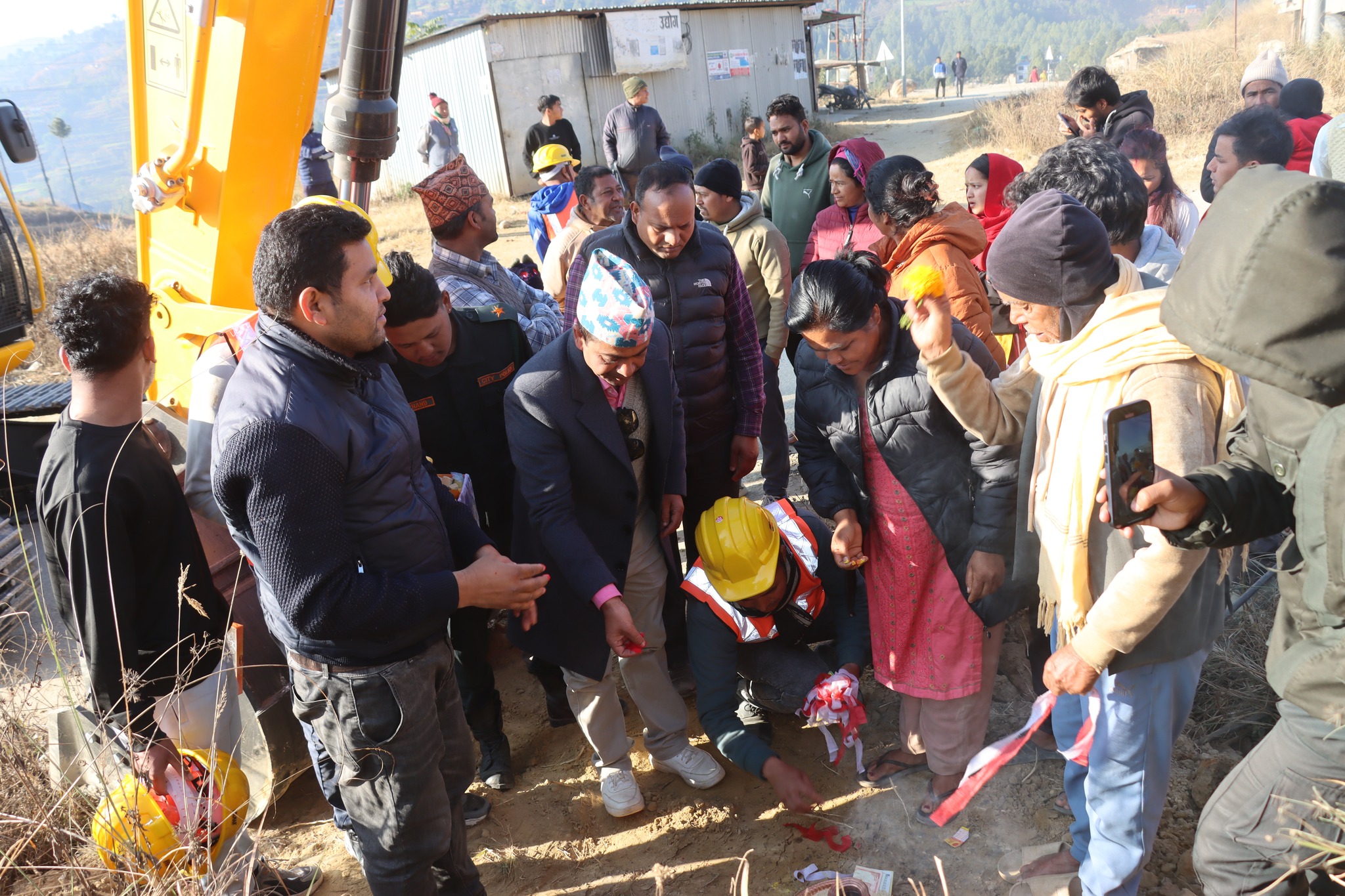 मदन भण्डारी राजमार्गको सल्यान –रोल्पाखण्ड स्तरोन्नतिको काम सुरु