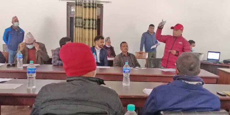 निर्वाचन तयारीको छलफलमा प्रधानमन्त्रीविरुद्ध नाराबाजी