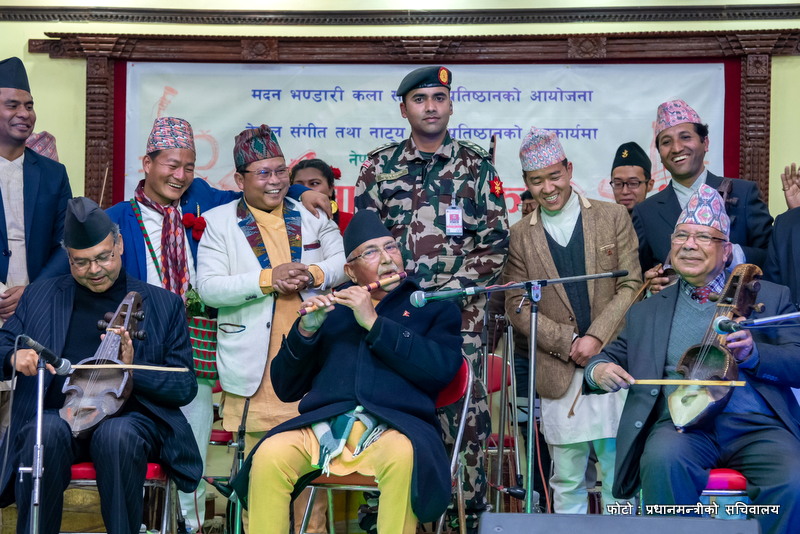 बालुवाटारमा ओलीले बजाए बाँसुरी, नेपाल-खनालले रेटे सारङ्गी 